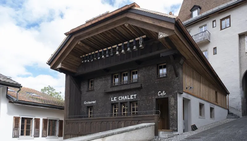 Nettoyage et restauration d'une façade historique